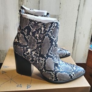 Indigo rd. Snake Skin Stacked heel Boots